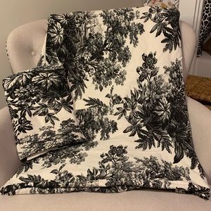 Pottery Barn Black Toile Queen Size Duvet Cover with Two Euro Shams